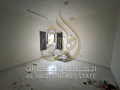 للإيجار بأبو شغارة بجوار الجمعية التعاونية: غرفتان وصالة بدون موزع، خزائن حائط، للعائلات. 36 ألف سنوياً، دفع مرن وتأمين شيك لا يُصرف.