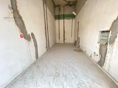للإيجار السنوي  محل تجاري في الروضة 1 عجمان بموقع حيوي مقابل كنز هايبر ماركت ومناسب لمختلف الأنشطة التجاريه