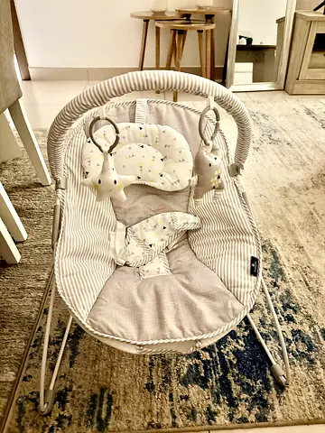 Gently brand new neutral baby rocker/bouncer with toy arch