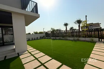 4BRs Townhouse | Corner Unit | Next to Pool
