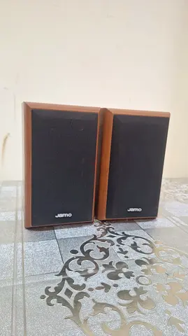 Jamo ( 2 BookShelf Soeakers ) 100 watts & 6 ohms each speakers for sale in very Good Condition.