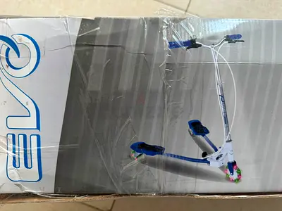 Evo Junior V-Flex Tri Scooter with Light Up Wheels, BLUE