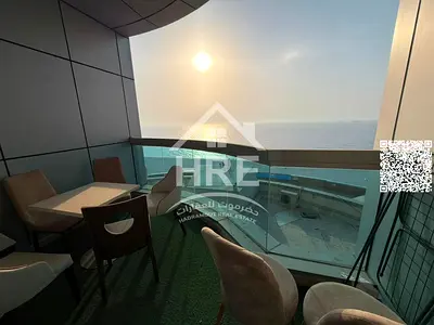 شقة فاخرة بإطلالة بحرية ومساحة استثنائية