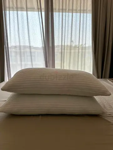 Set of 2 White Quilted Bed Pillows - very Good Condition