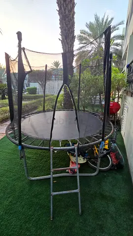 8 ft Round trampoline with safety net. Giving away FREE grill with it too