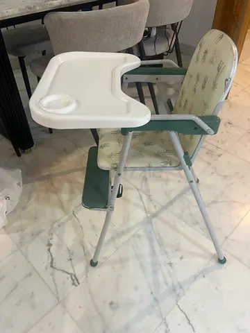 Foldable baby high chair with removable tray - light green