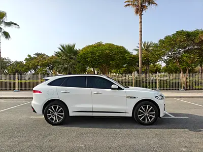 صورة 10 لـ 2017 Jaguar F-PACE