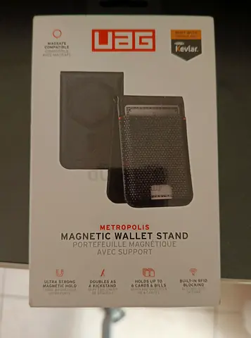 UAG Metropolis Magnetic Wallet Stand — New in Box