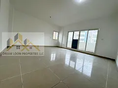 CLOSE KITCHEN / VACANT / POOL VIEW