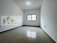 CLOSE KITCHEN / VACANT / POOL VIEW