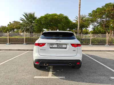 صورة 13 لـ 2017 Jaguar F-PACE