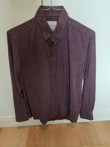 Men's long sleeve button-up shirt, size M (maroon pattern)