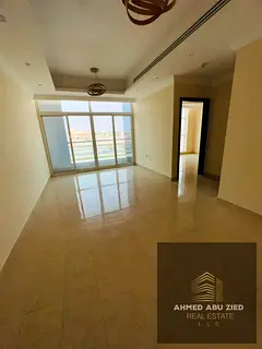 New building, second occupant - modern decor and finishes - open view - free parking
