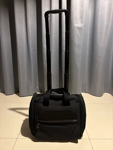 Tumi 22051D4 Tumi Alpha Series 17-in Black wheeled carry-on luggage bag