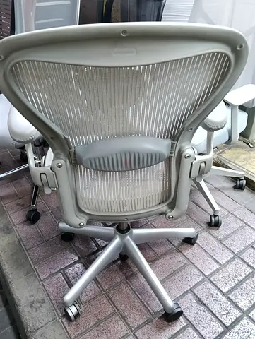 Herman Miller Aeron chair for selling.gray colour