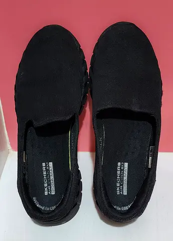 Black Skechers Slip-On Walking Shoes - Size 35 EUR/ 5 US. Lightly Used