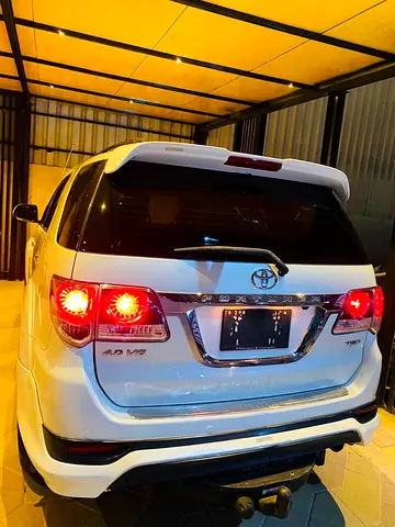 2015 Toyota FORTUNER — фото 10