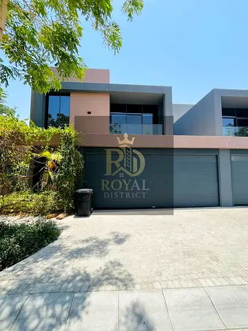 Super Distress Price | Prime Location | Modern 3BR Townhouse | Close To Amenities