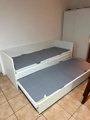 White Pull-Out Trundle Bed (Mattress not included)