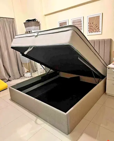 Brand new King size Hydrolic storage bed Available