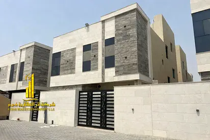 فيلا فاخرة اول ساكن للايجار السنوى   بعجمان - الحليو2 - طابقين وروف 5 غرفة و 2 صالة ومجلس وغرفة خادمة