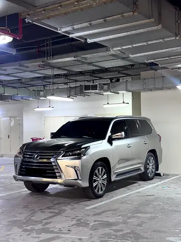 2017 Lexus LX-SERIES photo 3