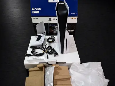 PS5 Slim Disck edition used like new Original Packaging+1 game+ 3 month Warranty left