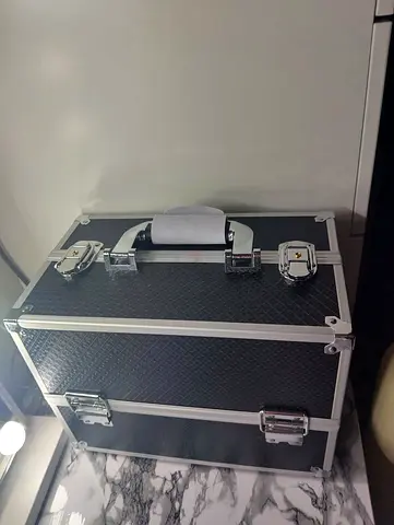 Make up train case large metal black