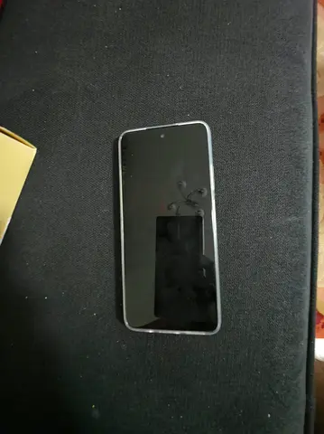 New smartphone with case - Excellent condition MOTO G35 5G