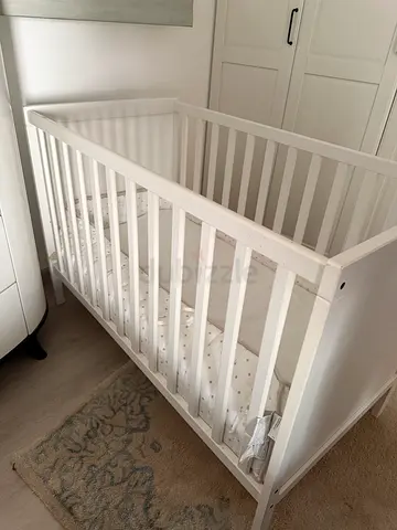 IKEA baby crib with mattress and crib liner