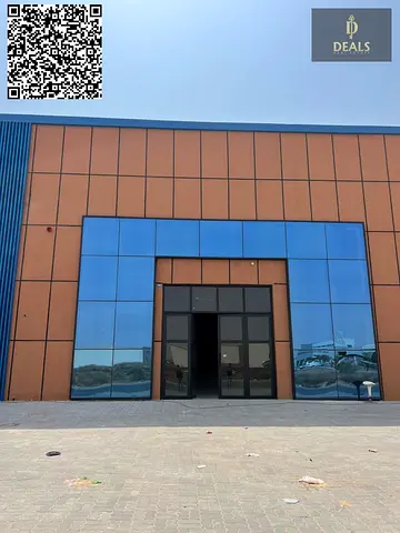 مستودع وصالة عرض للإيجار في أم القيوين | 9000 قدم مربع | كهرباء 100 كيلوواط | أرضي