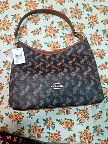 Leather detachable bag from coach with gold-tone clips — good condition