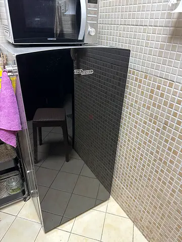 Compact single-door fridge good condition.Selling beacause of upgrading to large capacity fridg