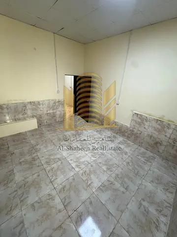 Investment opportunity in Ajman: Two traditional houses for sale in Al Rashidiya 3, Ajman. Land area: 4800 sq ft. Each house consists of 4 bedrooms, a living room, and a courtyard.