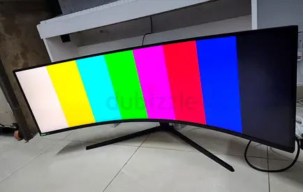 The Samsung Odyssey G9 QLED is a massive 49-inch super ultra-wide curved gaming monitor. Featuring