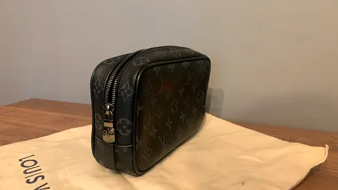 LV MEN POUCH