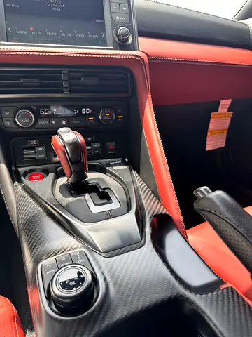 2024 Nissan GT-R — миниатюра 15