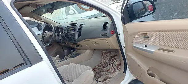 2011 Toyota FORTUNER 照片 11