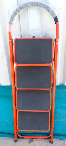 Red or White 4 Step Folding Ladder with Handle