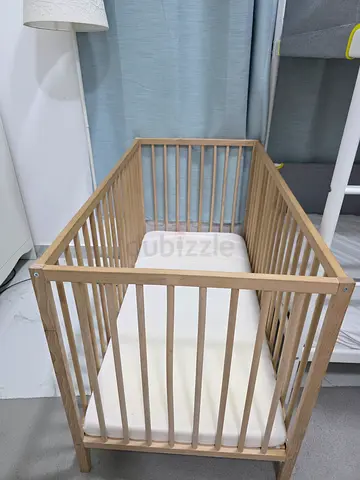 Natural Wood Baby Crib — Solid Slatted Cot with Mattress - سرير أطفال من الخشب الطبيعي - مع مرتبة