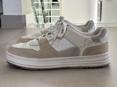 Bershka Platform Low-Top Retro Sneakers – Cream / Beige / Off-White (EU 44)