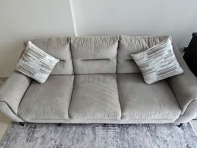 Light gray 3-seater fabric sofa in excellent condition.