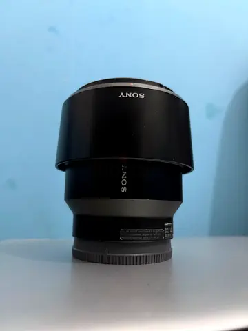 Sony 85mm 1.8 fe E-mount Prime Lens with Lens Hood (Good Condition)