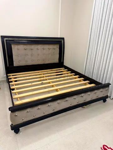 King Size Upholstered Bed Frame with bedroom Wooden Slats — Used, Good Condition غرفة نوم