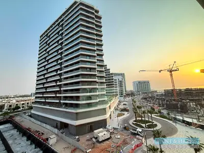 Studio for Rent in Bay Residences Mina - Canal View - High Floor
