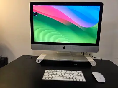 Apple iMac 21.5-inch All-in-One Desktop with Wireless Keyboard & Magic Mouse