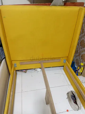 Single bed frame with yellow