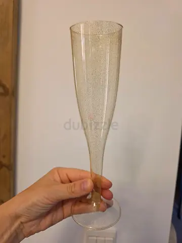Box of approx 30 plastic champagne flutes