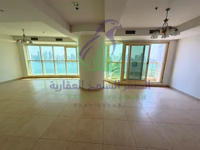 شقه اربع غرف وصاله في اماره الشارقه المجاز 3 مع اطلاله بحريه مباشره علي بحيره خالد تكييف علي المالك وباركن وجيم ومسبح