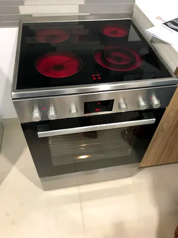 Bosch Freestanding Ceramic Cooker 60x60cm